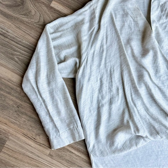 Topshop Cream Light Gray Crossover Draped High-Low V-Neck Blouse Size 6 - Picture 9 of 13